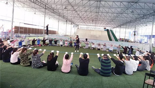 PʢFӨO澳ƵZͬУ