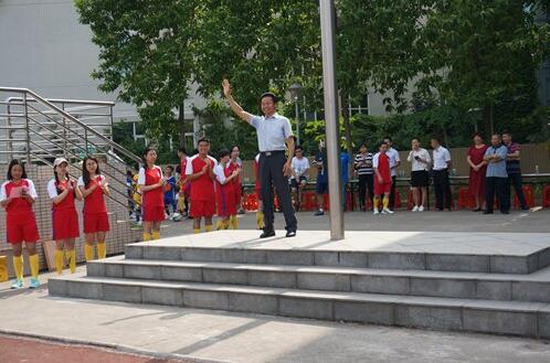 睡康寧家紡董事長(zhǎng)出席東平小學(xué)六一大型足球文化體驗(yàn)活動(dòng)
