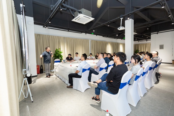 r hrδlչ}ՓںݽzIСe